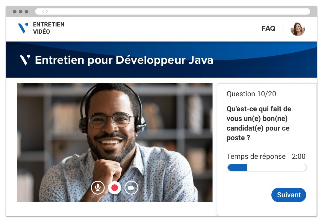 Microsite d'entretien différé avec la réponse vidéo du candidat, la question en cours et la barre de progression du temps de réponse.