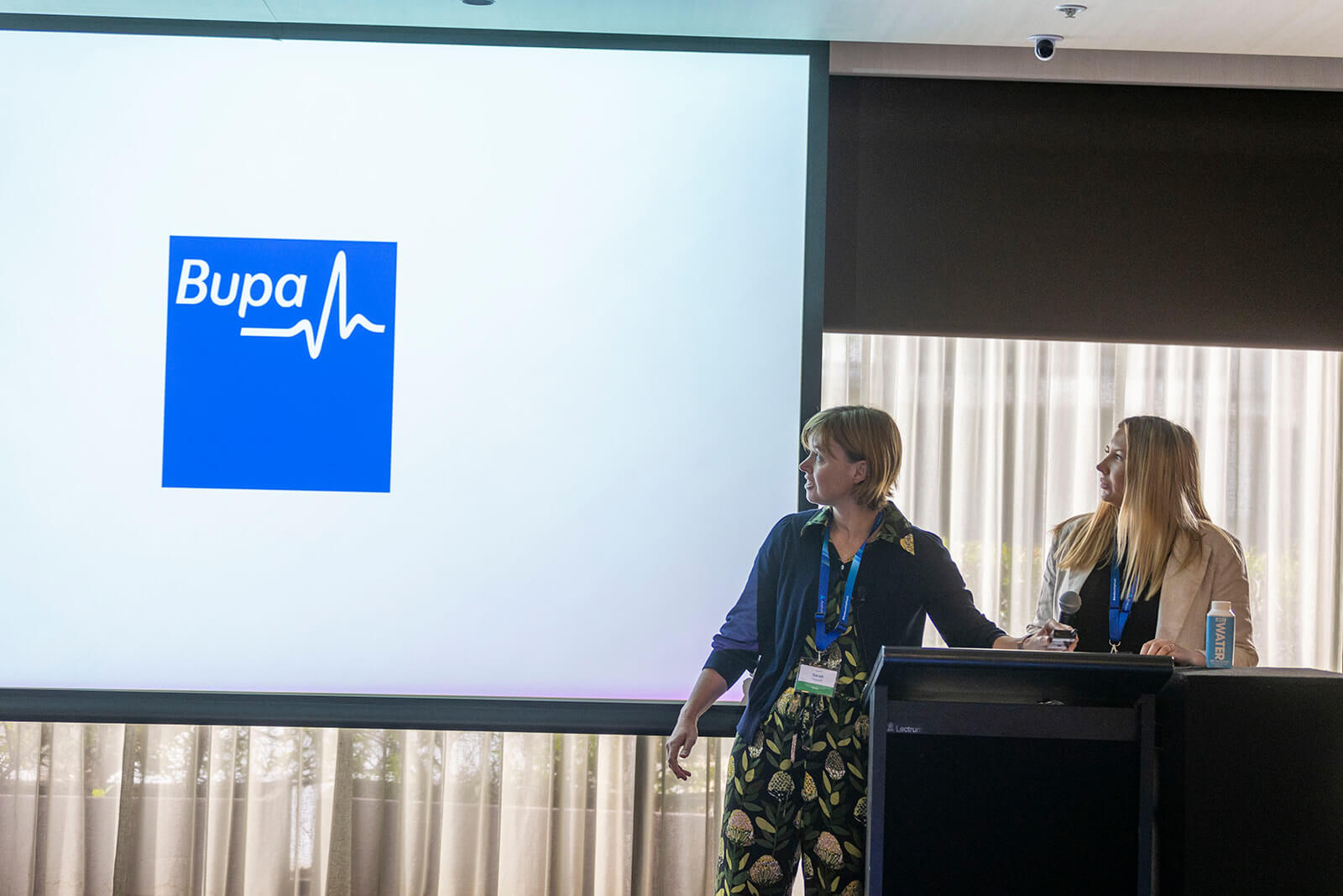 Georgine Gaynor, Digital People Solutions, et Sarah Posselt, Employee Experience Manager chez BUPA, lors de la conférence #AvatureUpfront APAC 2024.