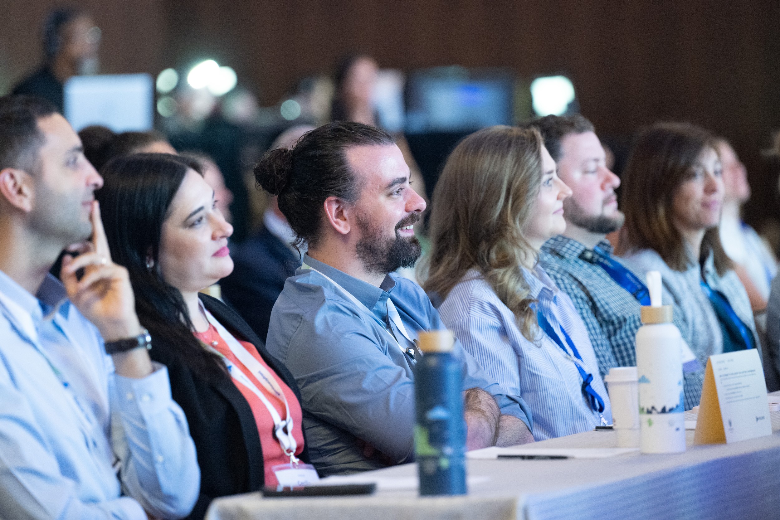 Des membres du public écoutant attentivement une des présentations lors de l’Avature Upfront US 2024.